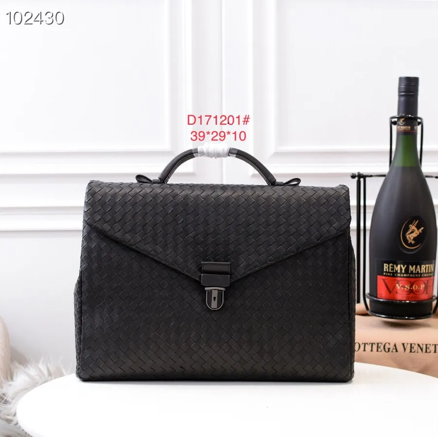 🎉🎉🎉BOTTEA VENETA Style No.: 171201# Material: Imported fetal cowhide hand-woven and made Specifications: Picture size BVBVBV